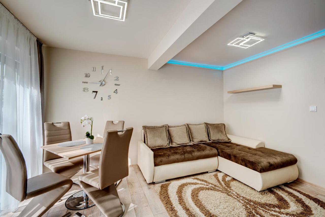 Hajnal Apartman Apartment Szeged Exterior photo