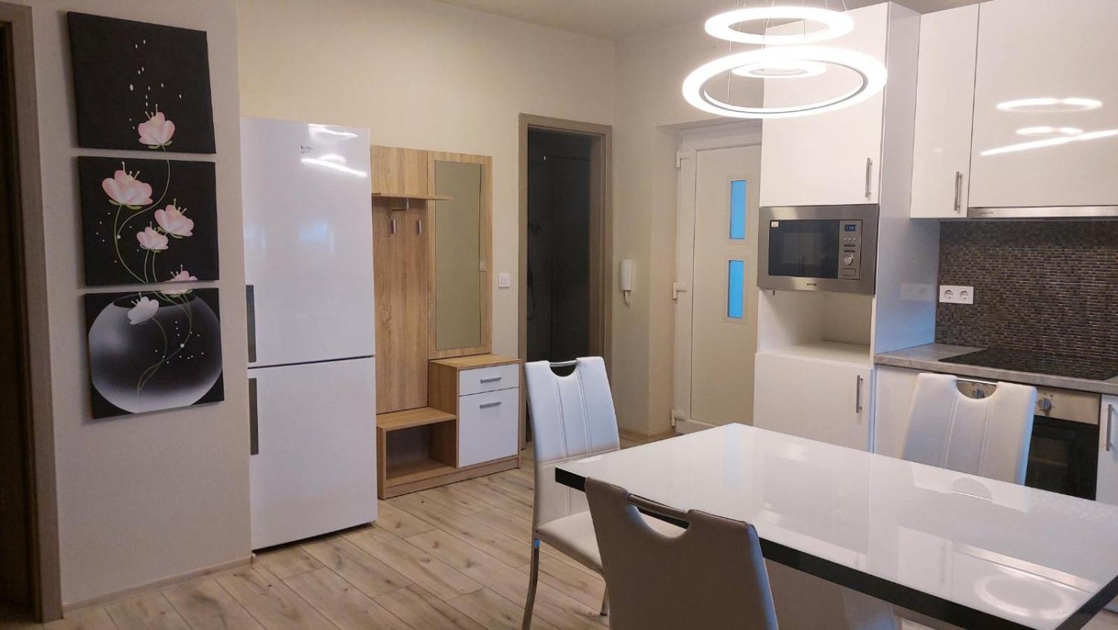 Hajnal Apartman Apartment Szeged Exterior photo